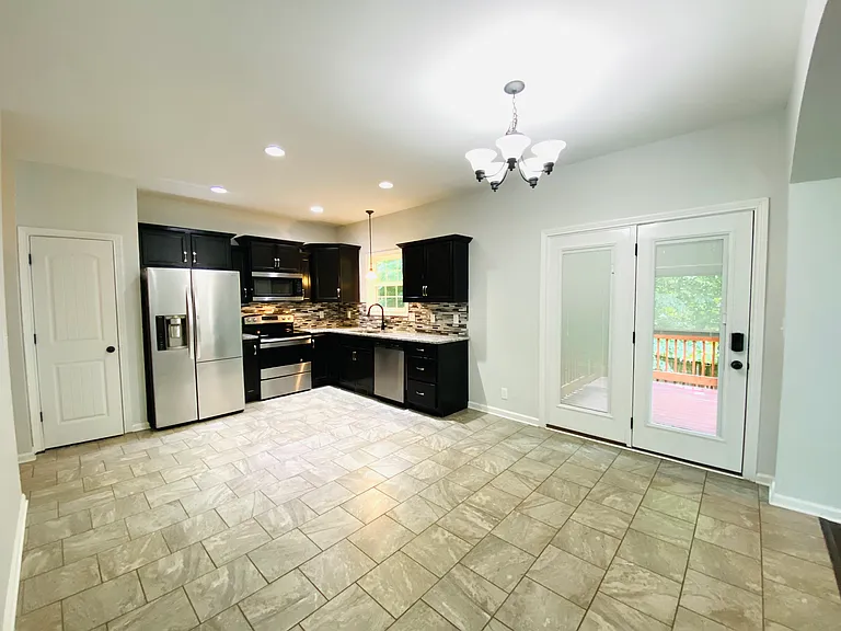1194 Eagles Bluff Dr — Photo 10
