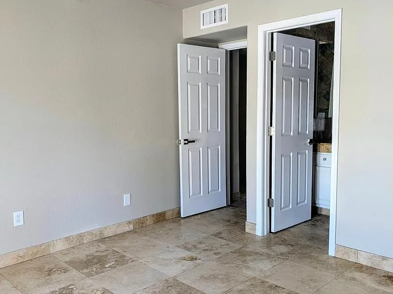 1016 W Manhatton Dr — Photo 14