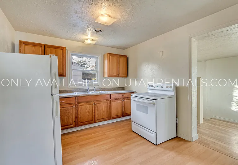 250 Franklin St — Photo 4