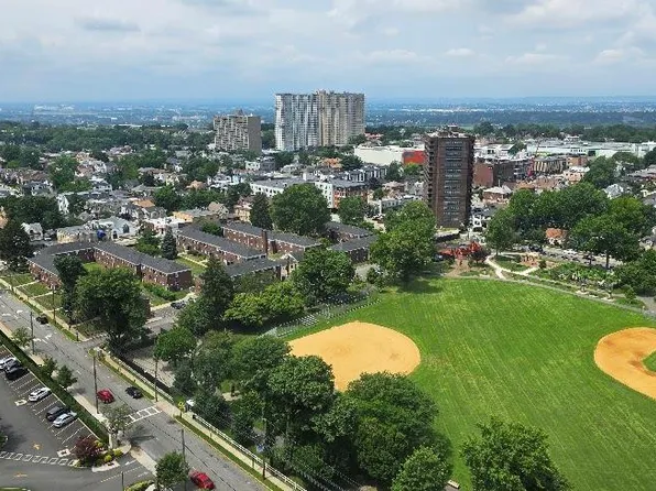 2100 Linwood Ave APT 23D, Fort Lee, NJ 07024
