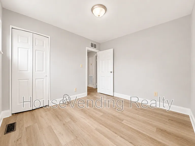 2324 Grove St — Photo 11