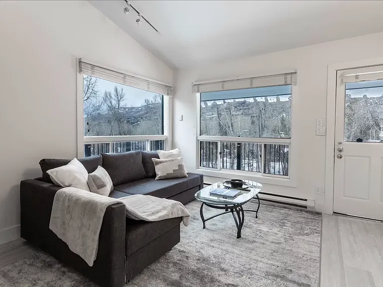 900 E Hopkins Ave #16 — Photo 1