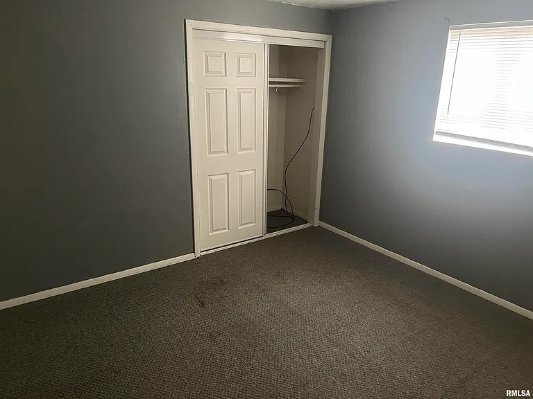 227 W Elm St — Photo 5