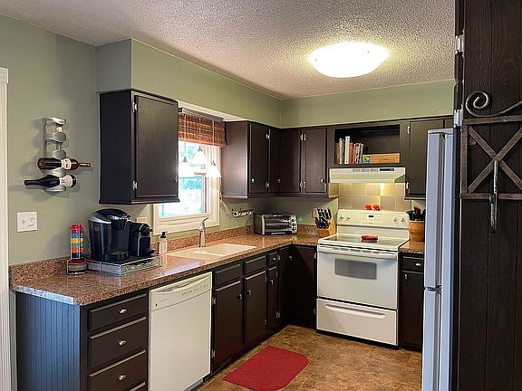 5th image of 215 Hill Ct