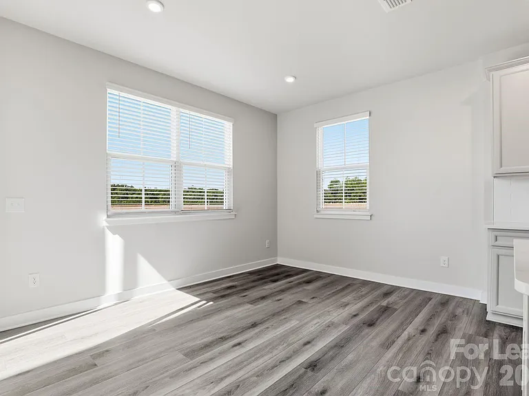 862 Heathway Dr — Photo 7