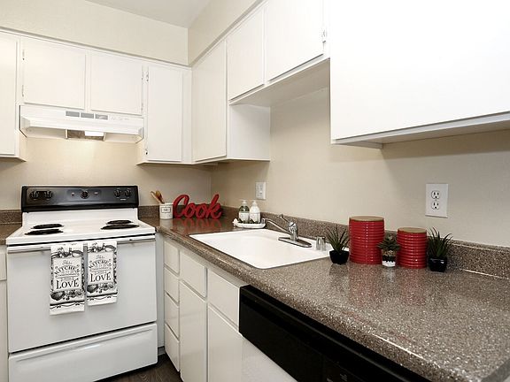 4th image of 5050 Walnut Ave #204