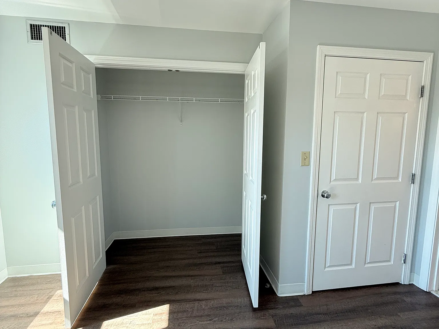 3 bed, 1295 sqft, $4,900 — Photo 4