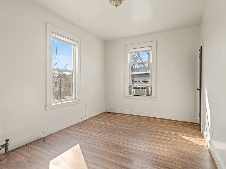 31 Temple Pl — Photo 5