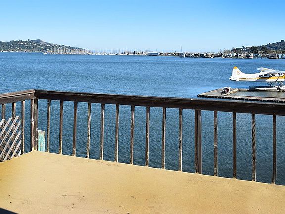 2nd image of 4 Commodor Marina