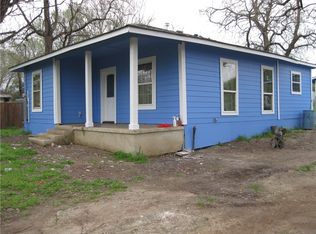 418 E 6th St, Rockdale, TX 76567