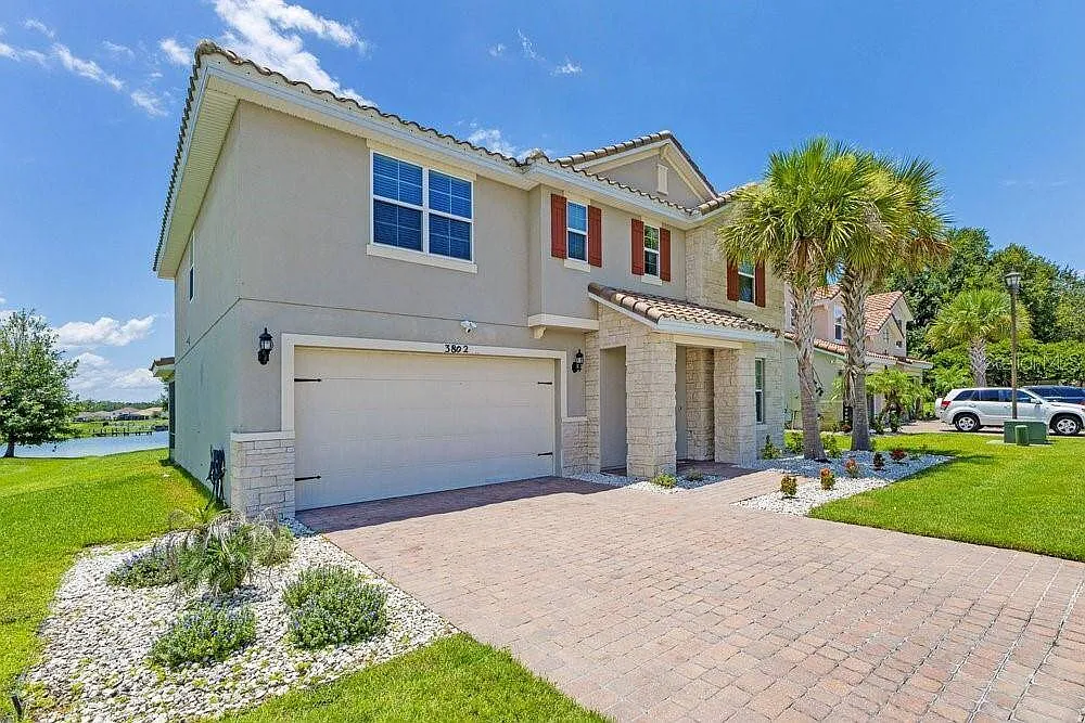 5 bed, 3.0 bath, 2814 sqft, $3,000 — Photo 2
