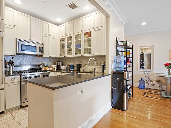 4th image of 261 W 112th St #3D