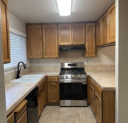4th image of 1489 Elderwood Ave