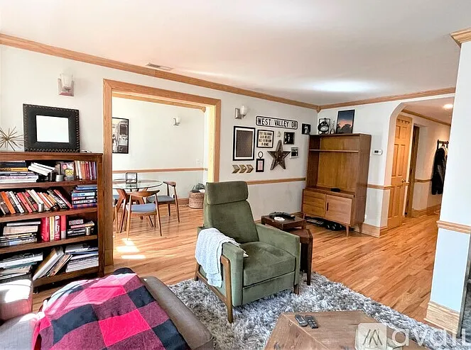 1354 W Carmen Ave #1F — Photo 11