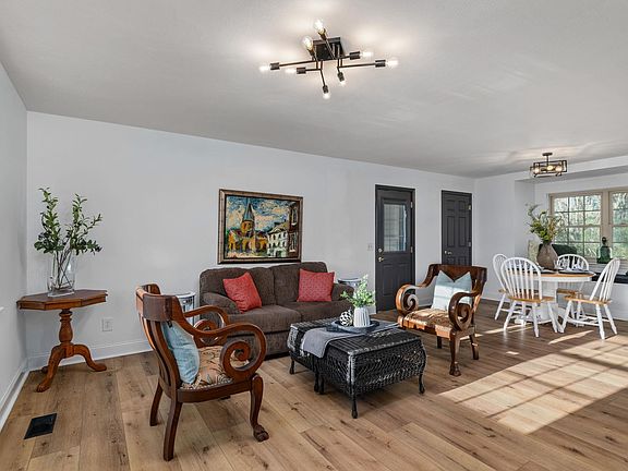 4th image of 105 Federer St