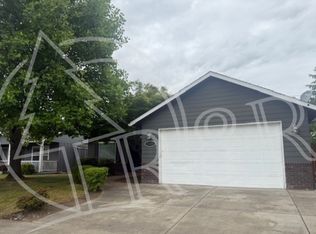 1576 Iron Horse Rd, Eugene, OR 97402