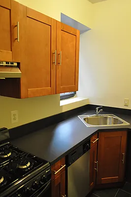 Rented by DSA Realty Midtown West | media 26