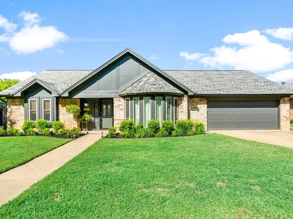 2911 Post Oak Ct, Bedford, TX 76021