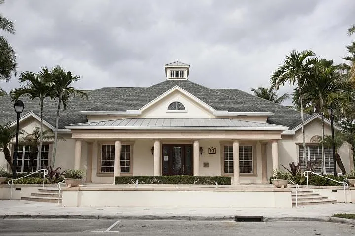 275 Murcia Dr — Photo 3