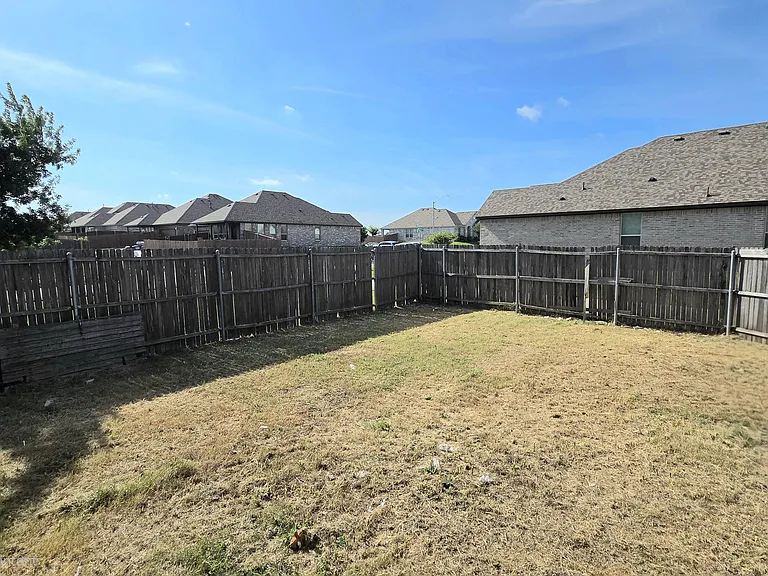 1846 Reynolds St — Photo 21