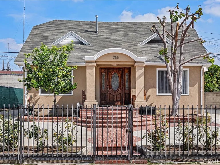 766 N Alexandria Ave — Photo 3