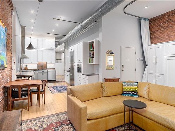 4th image of 137-139 Pearl St #1