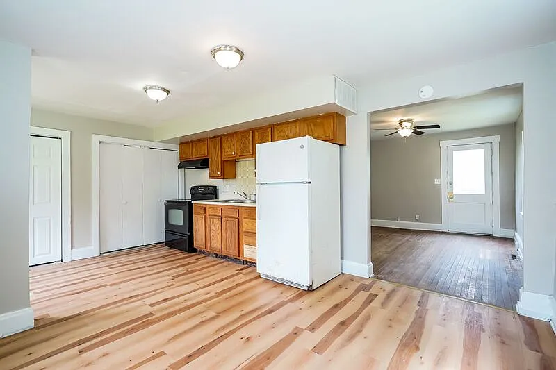 4 bed, 1.0 bath, $1,295 — Photo 4