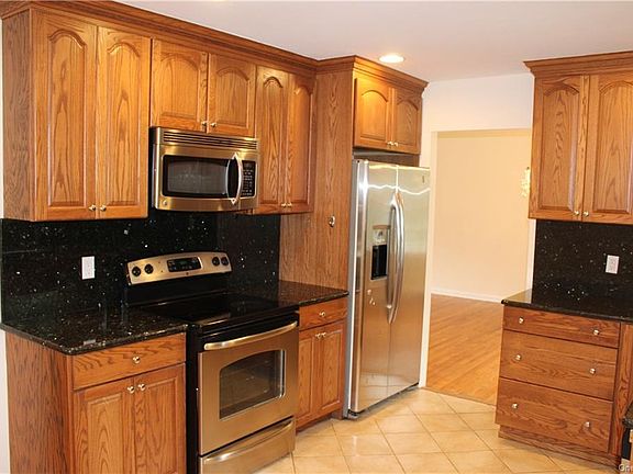 4th image of 1 Doral Dr