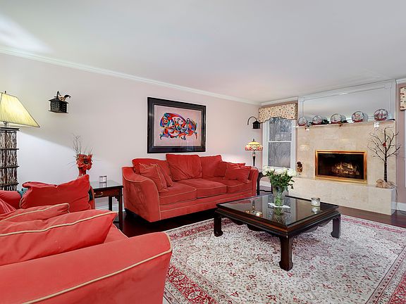 5th image of 210 Villa Circle Dr #17