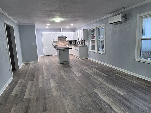 5th image of 723 Ward St