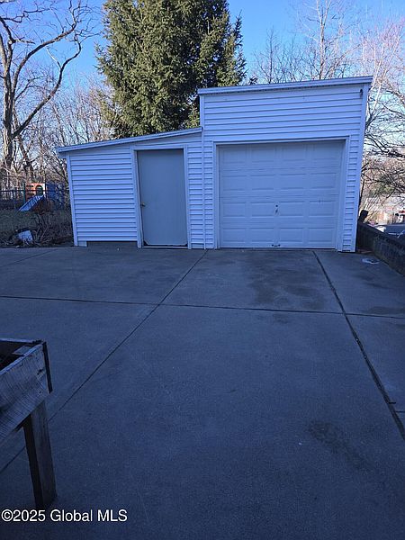 3rd image of 1004 Cutler Street