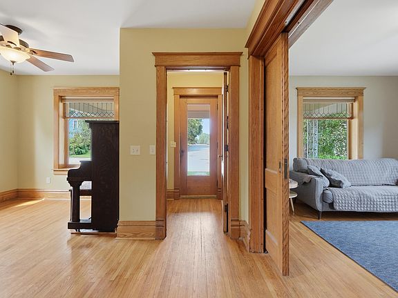 3rd image of 319 Market St