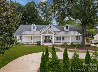 1121 S Wendover Rd, Charlotte, NC 28211