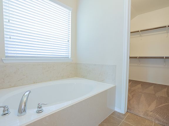 4th image of 1901 Pecan Grove Dr