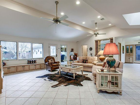 4th image of 522 Birch Ln