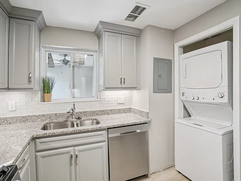 346 Carpenter Dr #16 — Photo 14