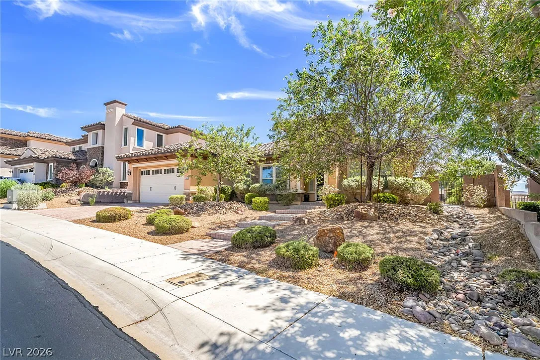 3 bed, 2.5 bath, 2679 sqft, $3,280 — Photo 2