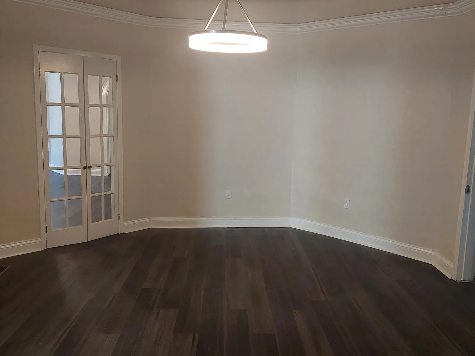 3 bed, 1.5 bath, 1900 sqft, $2,150 — Photo 2