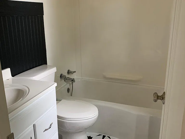 1926 Birchmont Dr NE — Photo 13
