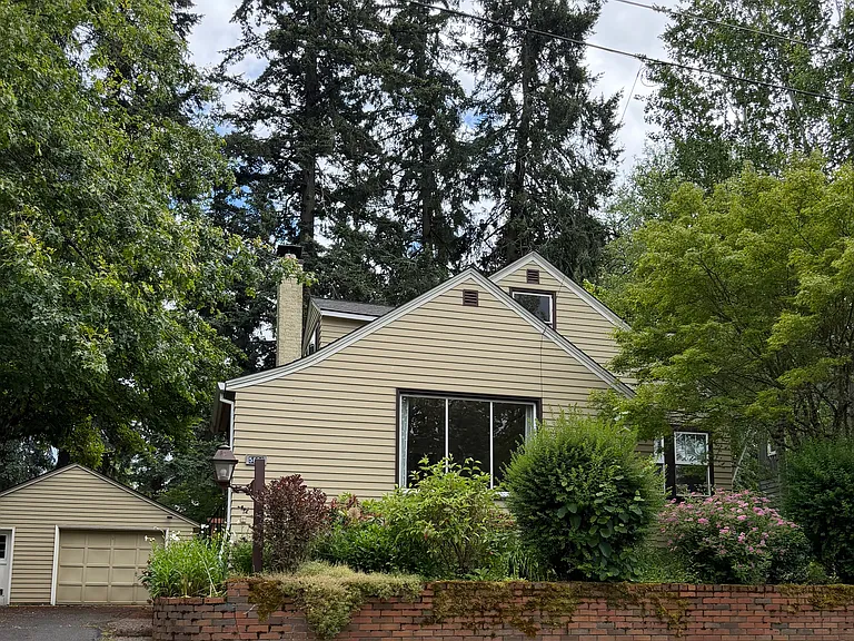 5820 SW Nevada Ct — Photo 1