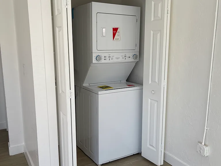 1322 W Roosevelt St #9 — Photo 9