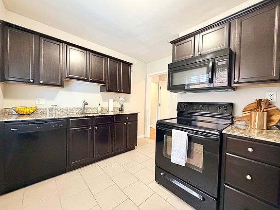 4th image of 5931 Nagel Ave #2W