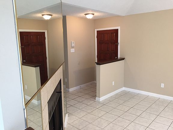 3rd image of 1923 Summerfield Pl