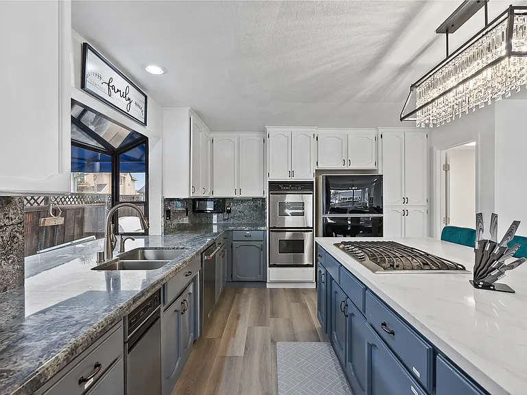 1954 Seal Way — Photo 15