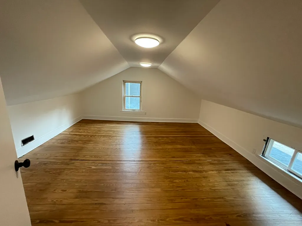 3 bed, 1100 sqft, $1,300 — Photo 4