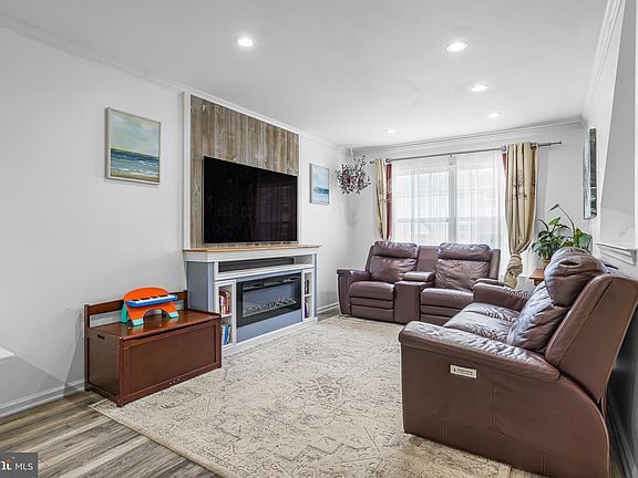 5th image of 119 Wimbledon Ct
