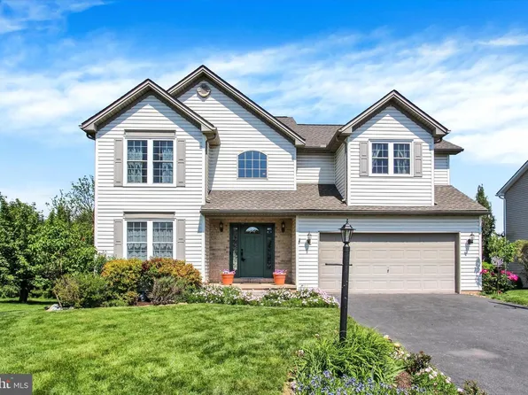 1451 Wheatfield Dr, York, PA 17408