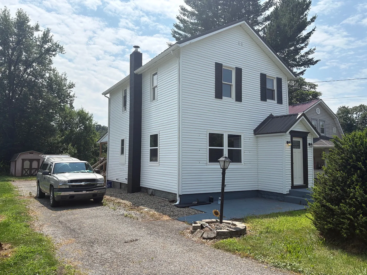 3 bed, 1.5 bath, 1216 sqft, $1,465 — Photo 1