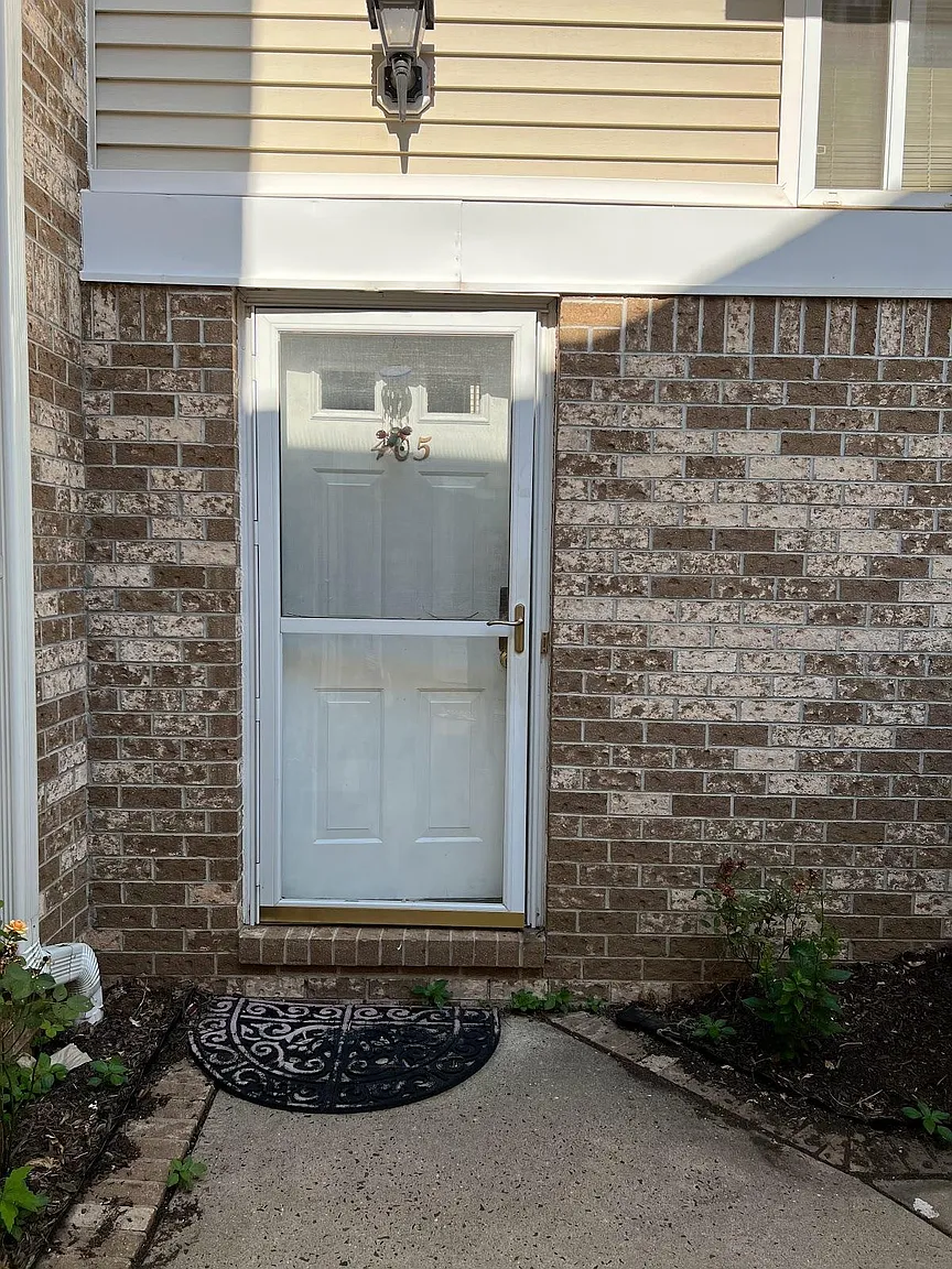 405 Madaline Dr photo 1
