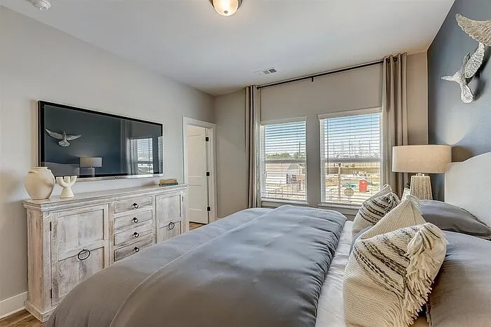 3901 Constantine Dr — Photo 16